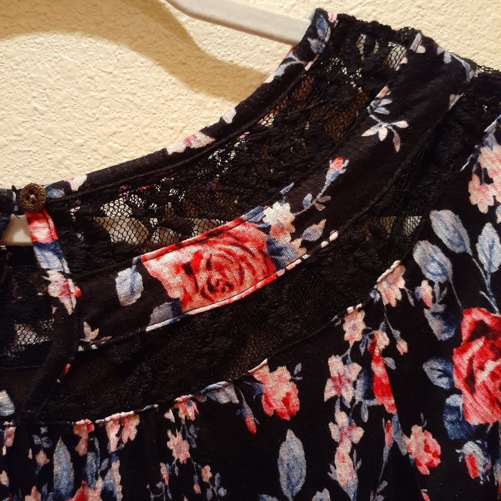 Floral Blouse - Picture 5 of 5